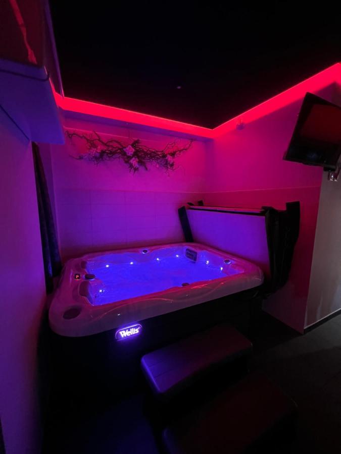 Spa De La Quarterelle Love Room 88 Vosges 르미르몽 외부 사진