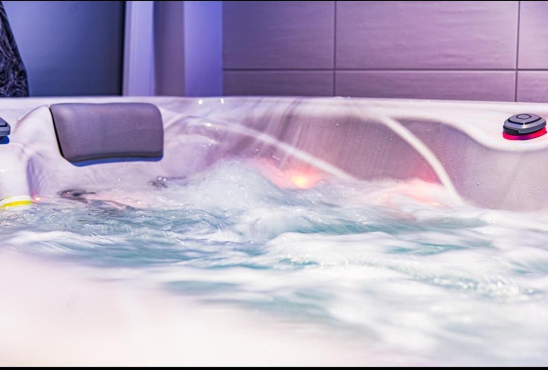 Spa De La Quarterelle Love Room 88 Vosges 르미르몽 외부 사진